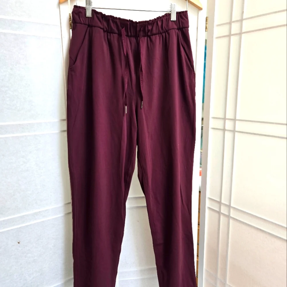 Lululemon Stretch High Rise Jogger pants in  Red Merlot Luxtreme